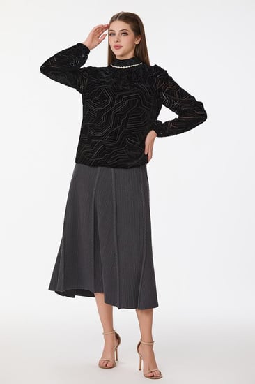 بلوزة طبع مخمل