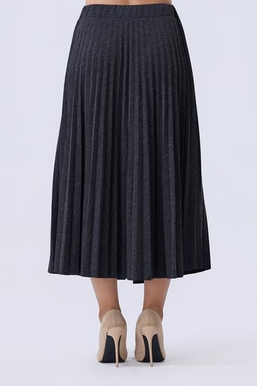 تنورة رمادي بكسرات ناعمة