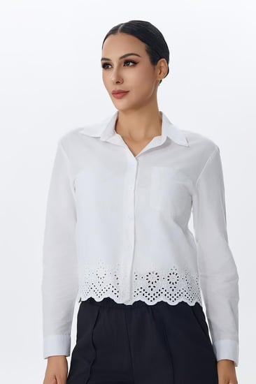 قميص أبيض نسائي بأكمام طويلة وتفاصيل مطرزة | Prando