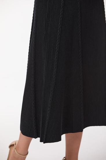 تنورة صوف استريتش