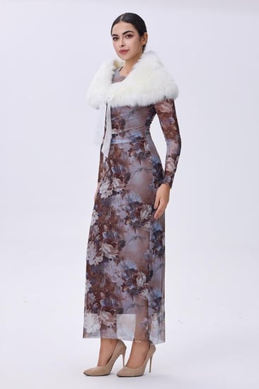 شال ابيض بفرو ناعم وربطة ساتان