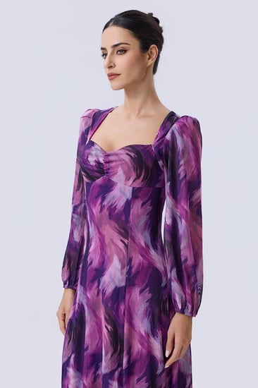 فستان بنفسجي مطبع طويل بياقة مربعة