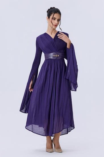 فستان بنفسجي بأكمام كاب واسعة وحزام خصر