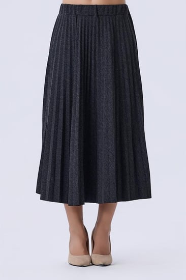 تنورة رمادي بكسرات ناعمة