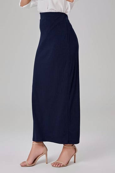 تنورة مقلم حياكه بارزه كحلي مكسي