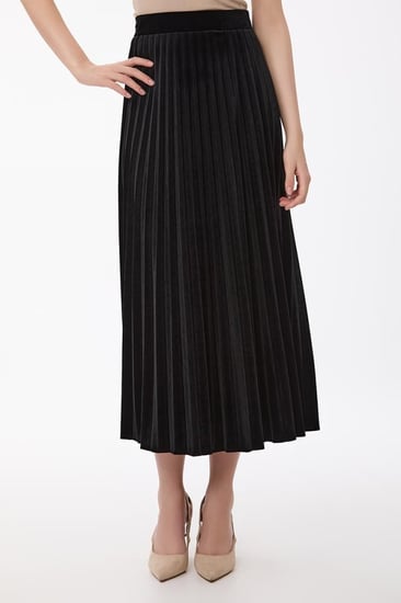 تنورة كلوش مخمل