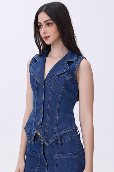 توب دنيم بدون أكمام بأزرار معدنية