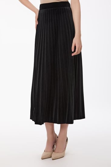 تنورة كلوش مخمل