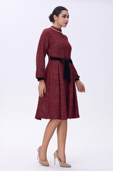 فستان سهره عنابي أنيق بحزام ساتان أسود