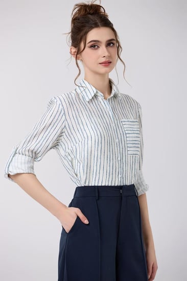 بلوزة كتان بتقليمات