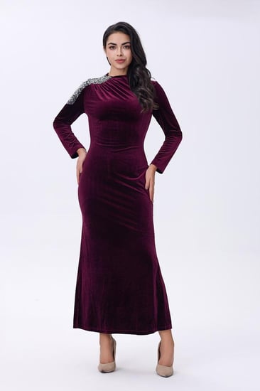 فستان شتوي  عنابي مخملي بلمسة لامعة