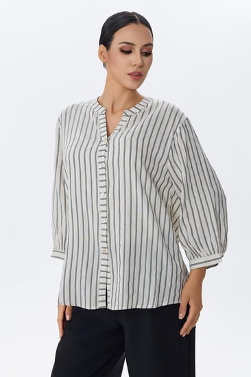 بلوزة مخططة أنيقة بقصة مريحة