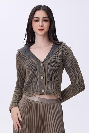 بلوزة بني قصيرة بياقة عريضة