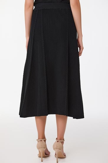 تنورة صوف استريتش