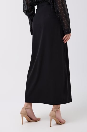 تنورة كريب أسود