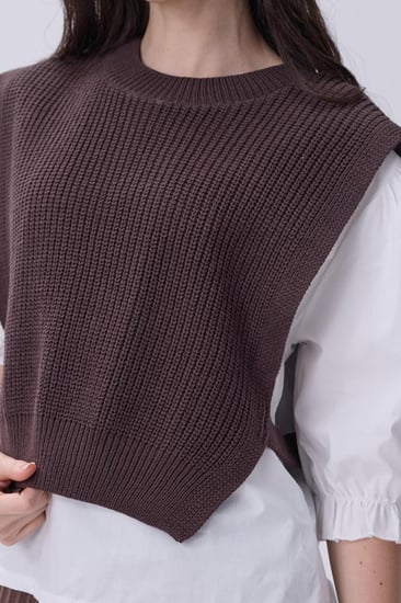 توب وقميص مدمج بتصميم قطعتين بلون بني وأبيض