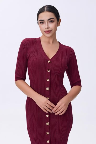 فستان عنابي محبوك بأزرار أمامية