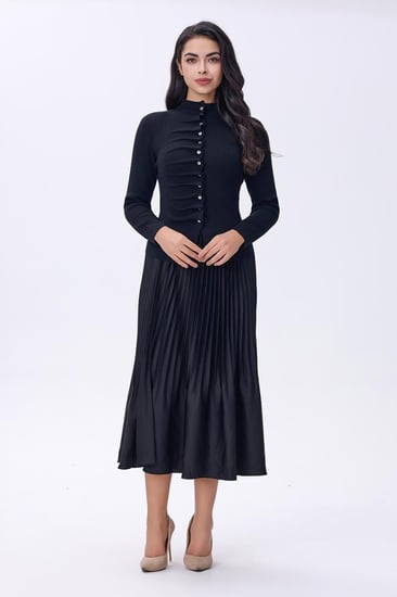 بلوزة بلوزة أسود بتفاصيل أزرار وكسرات أمامية