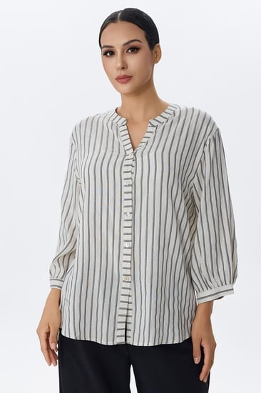 بلوزة مخططة أنيقة بقصة مريحة