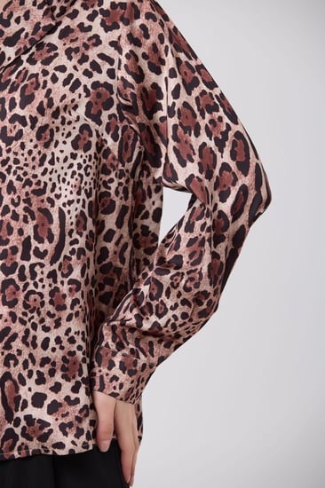 بلوزة ستان نقشة نمري