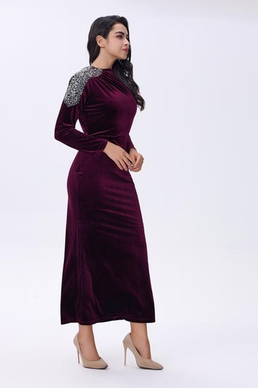 فستان شتوي  عنابي مخملي بلمسة لامعة