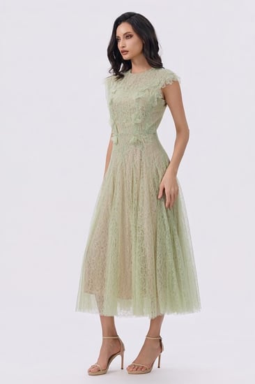 فستان دانتيل أخضر فاتح ميدي بقصة أنثوية ناعمة | Prando