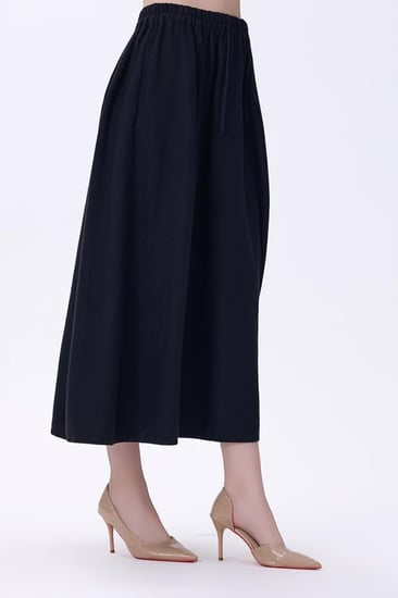 تنورة  شتوي سوداء واسعة بخصر مطاطي