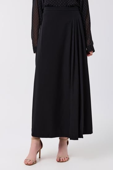 تنورة كريب أسود