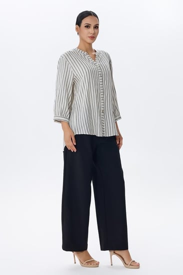 بلوزة مخططة أنيقة بقصة مريحة