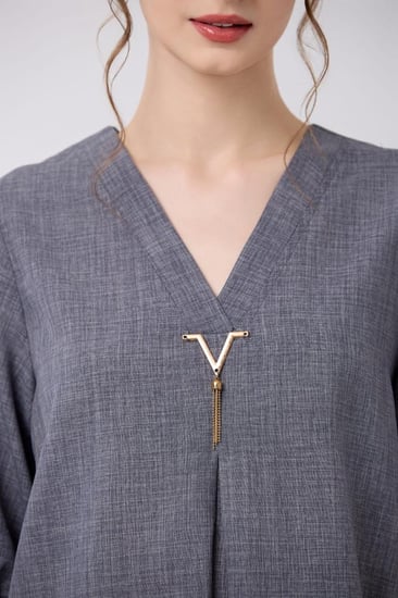 بلوزة قطن مع اكسسوار