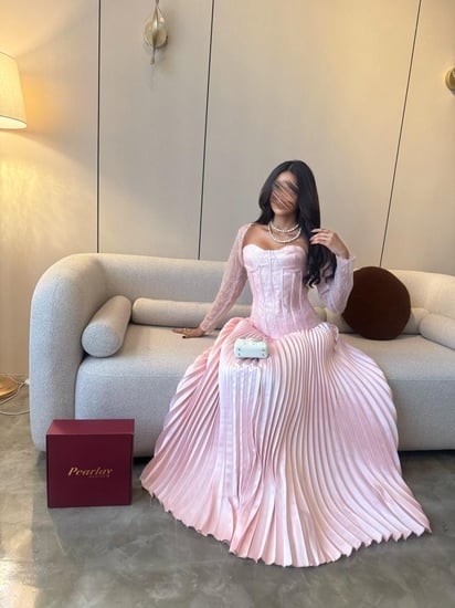 طقم فستان بليسيه مع جاكت دانتيل