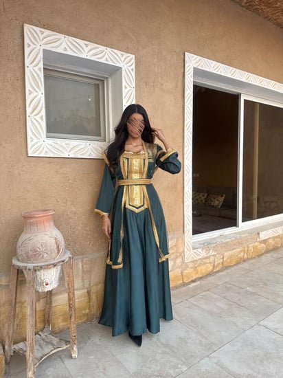 جلابية التأسيس الملكية – اخضر مطرّز بالذهبي