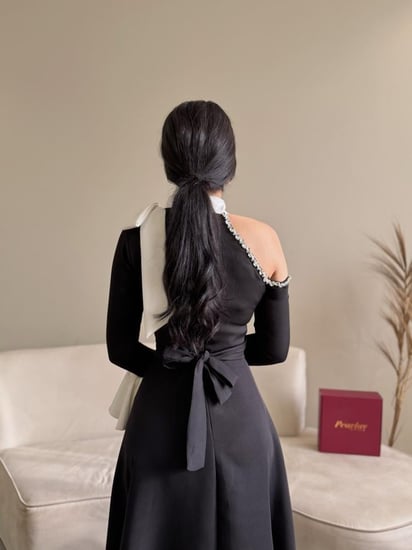 فستان اسود فيونكه ابيض