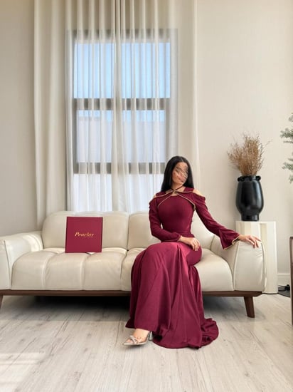 فستان عنابي بربطات