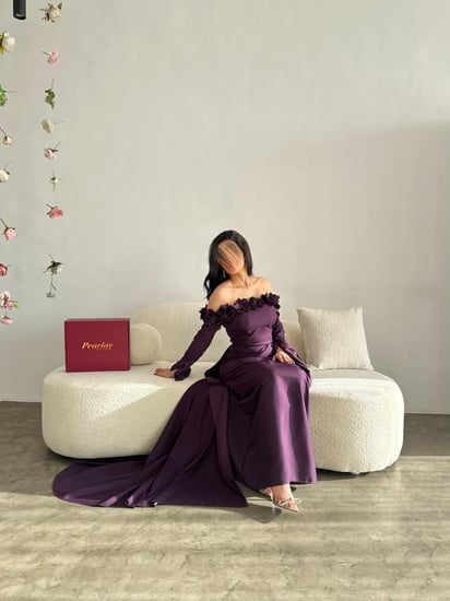 فستان سهرة بنفسجي اكمام طويله وذيل