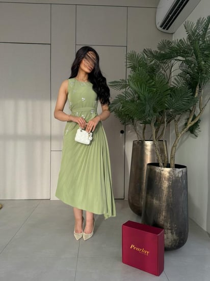 فستان كسرات اخضر بكريستالات