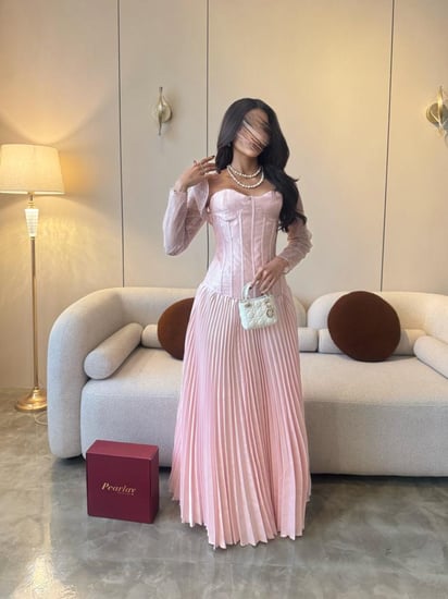 طقم فستان بليسيه مع جاكت دانتيل