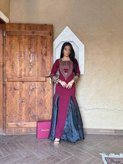 جلابية عنابي مطرزة كسرات مع نشل