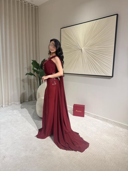 فستان سهرة عنابي بتطريز فاخر