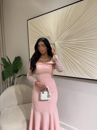 فستان “روز ماربل”  بأكمام دانتيل