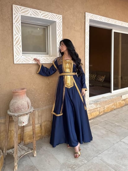 جلابية التأسيس الملكية – كحلي مطرّز بالذهبي