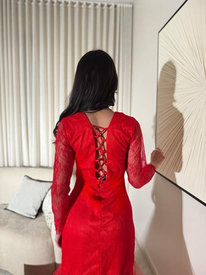 فستان نيرڤانا الأحمر