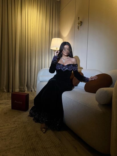 فستان ليالي البنفسج المخملي