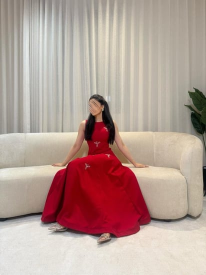 فستان احمر بكريستالات