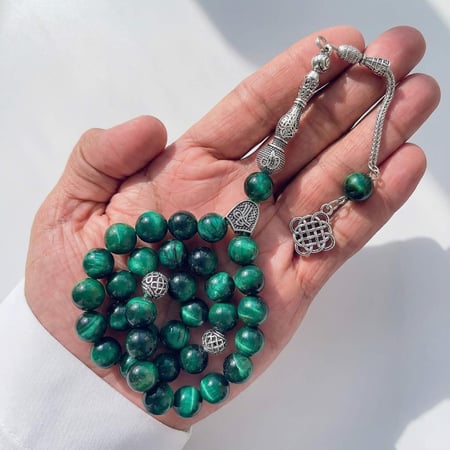 سبحة حجر عين النمر الكريم باللون الاخضر - 10 ملي