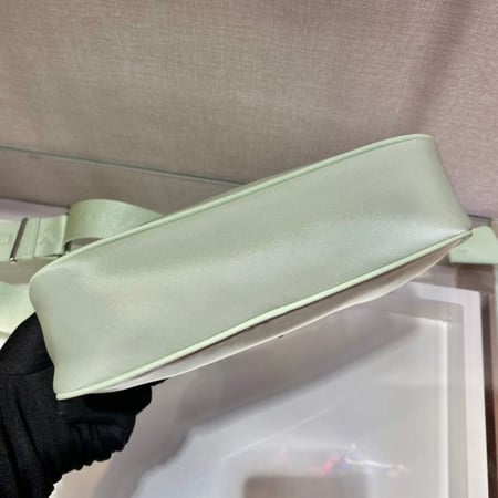 Prada 23cm