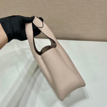 Prada 18cm