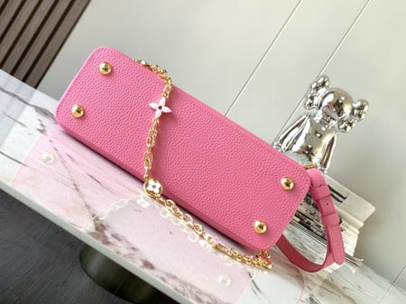 LV Capucines MM 31cm