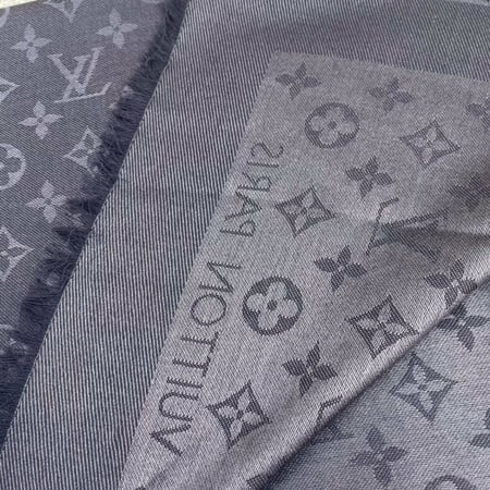 Lv scarf