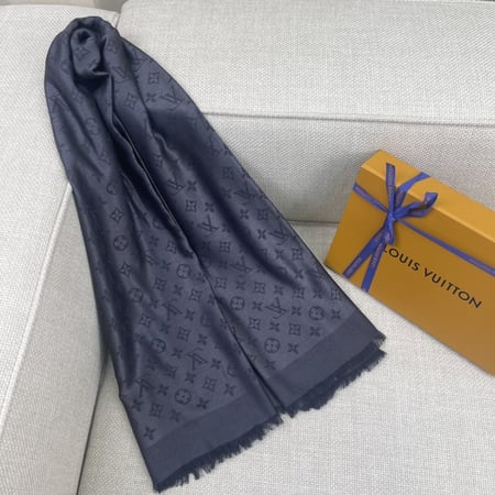 Lv scarf